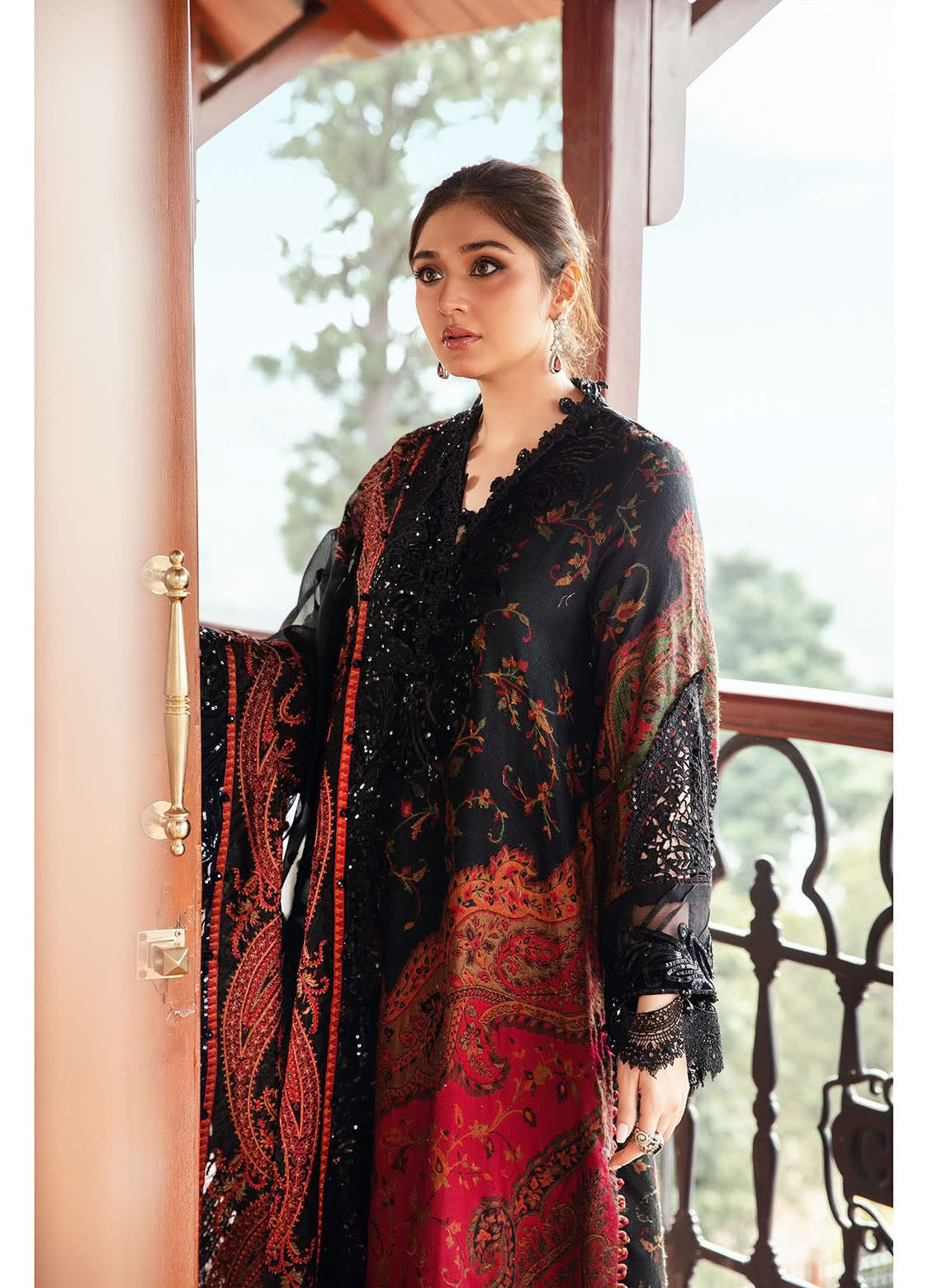 MARIA.B
Unstitched Winter Luxe' 24 |
Code: LN-1204