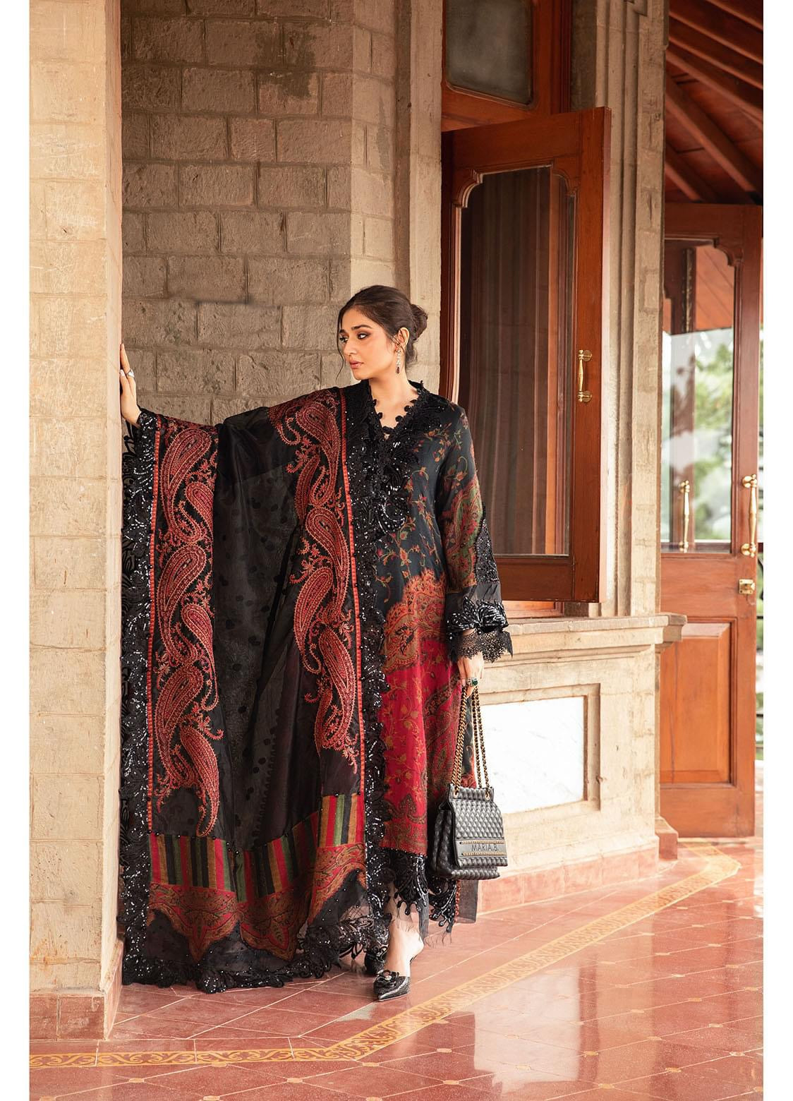 MARIA.B
Unstitched Winter Luxe' 24 |
Code: LN-1204