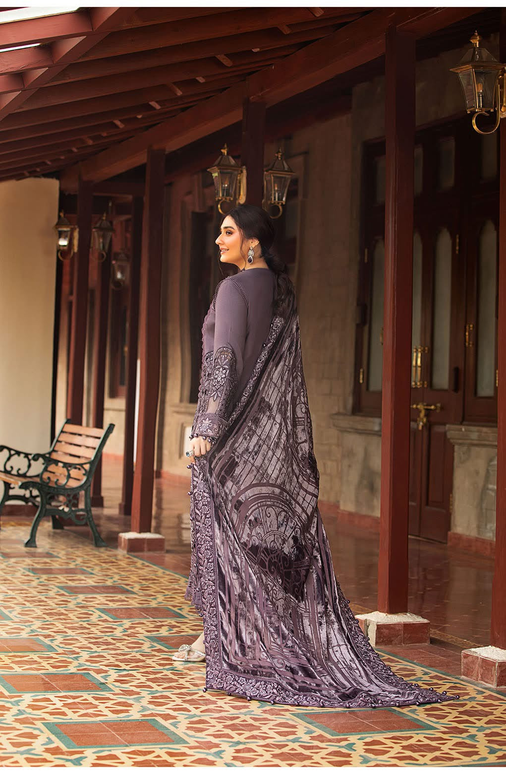 MARIA.B
Unstitched Winter Luxe' 24 |
Code: LN-1202