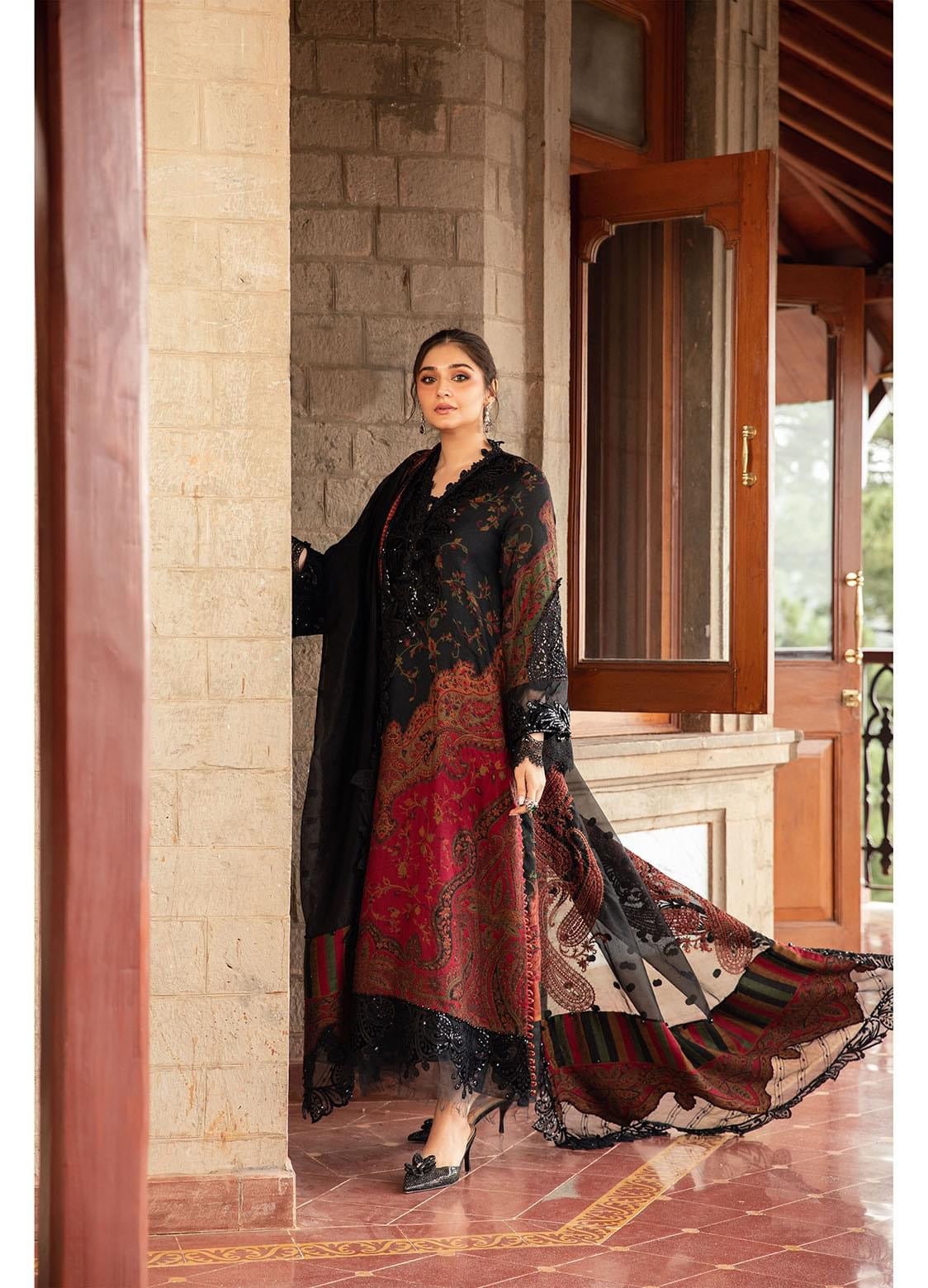 MARIA.B
Unstitched Winter Luxe' 24 |
Code: LN-1204