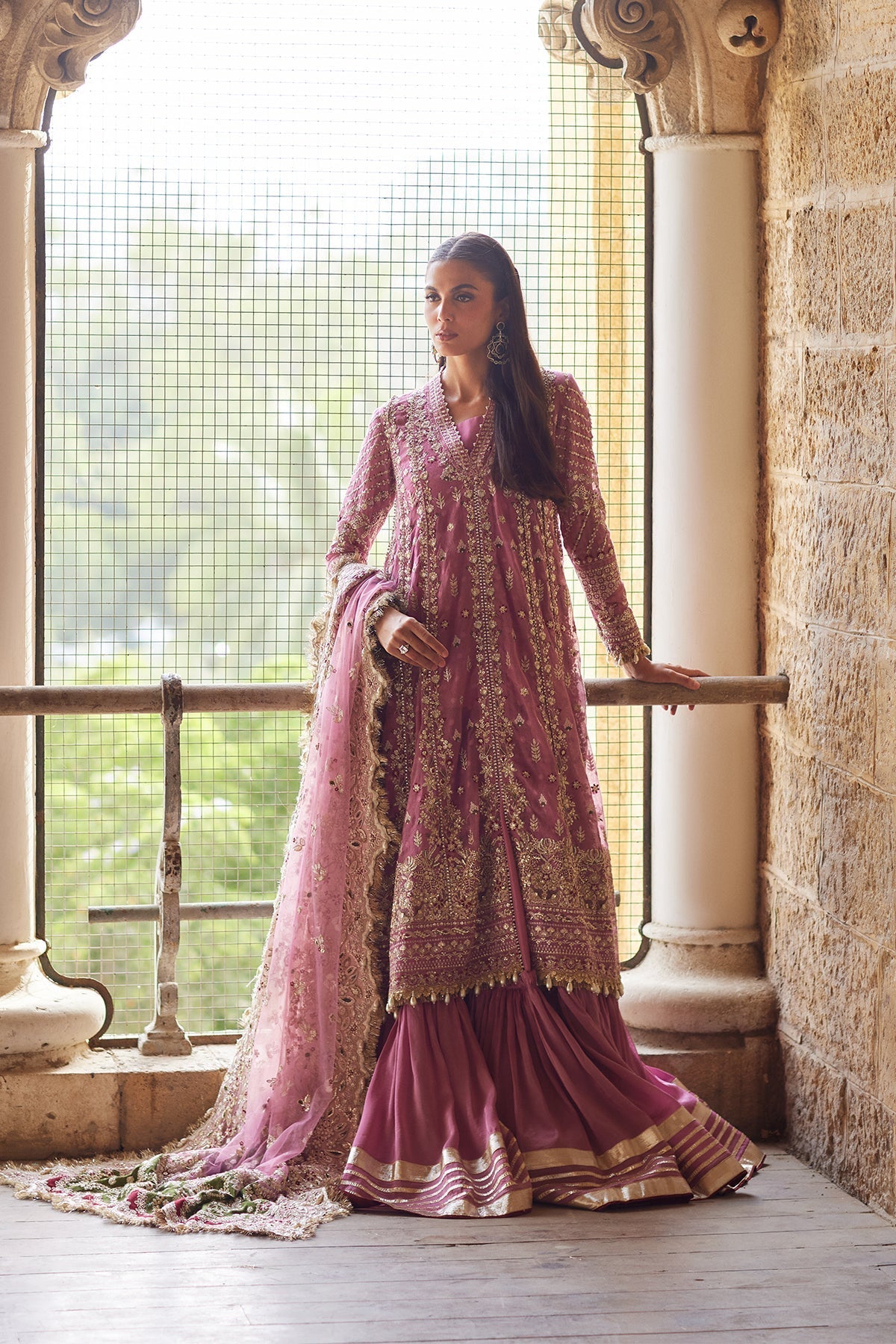 Afrozeh · Riwayat