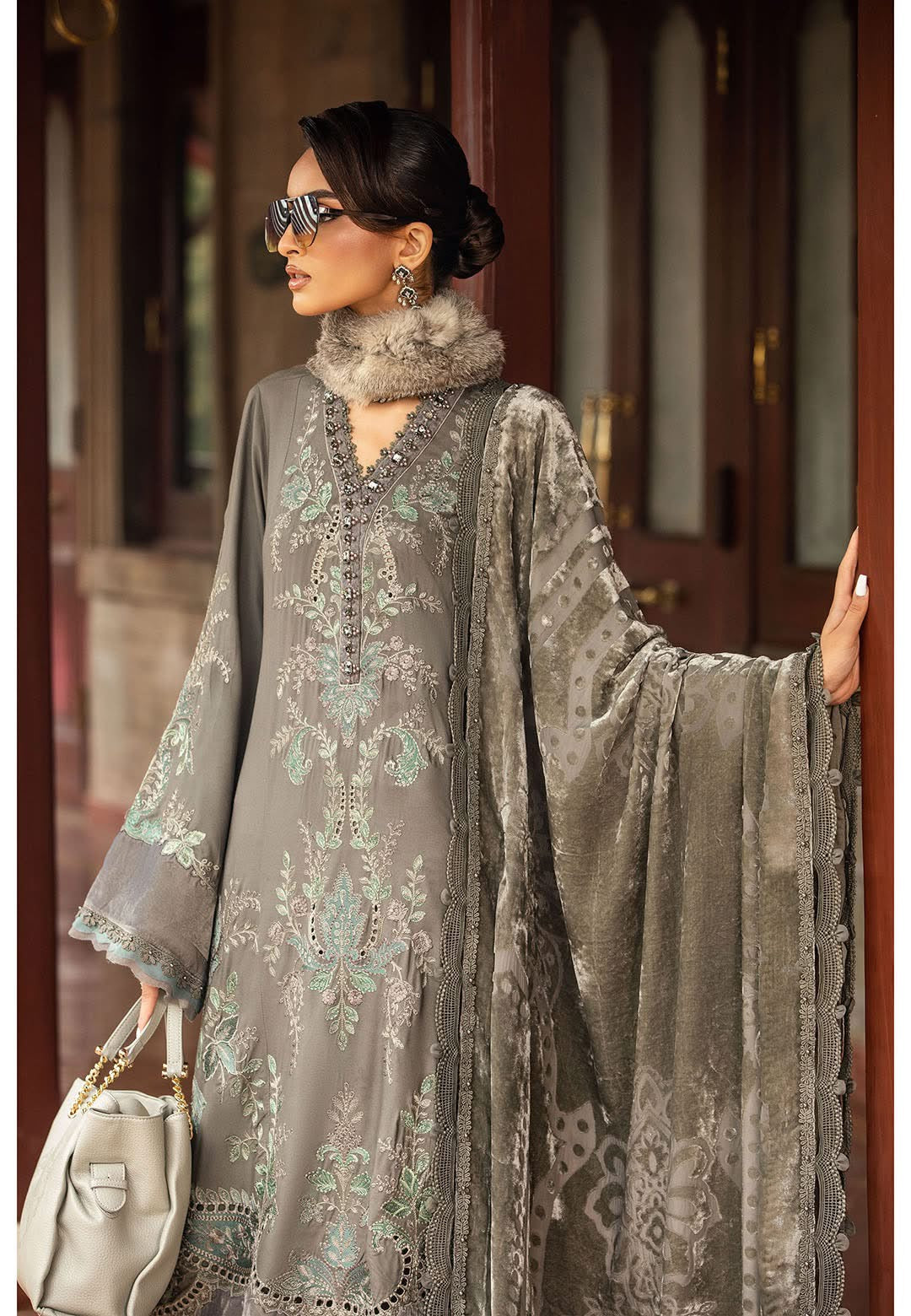 MARIA.B
Unstitched Winter Luxe' 24 |
Code: LN-1209