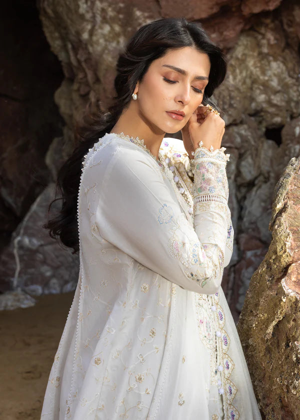Sadaf Fawad Khan
Noor