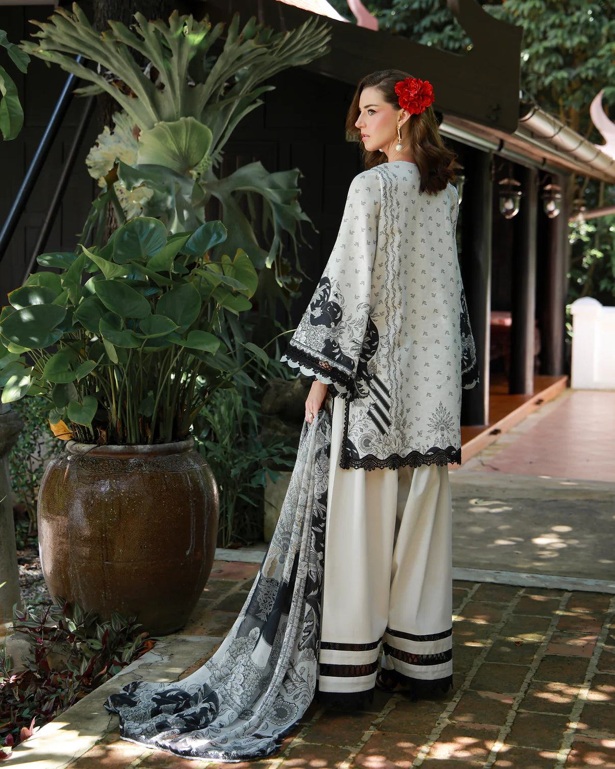 URBANE EMBROIDERED - MAGNOLIA