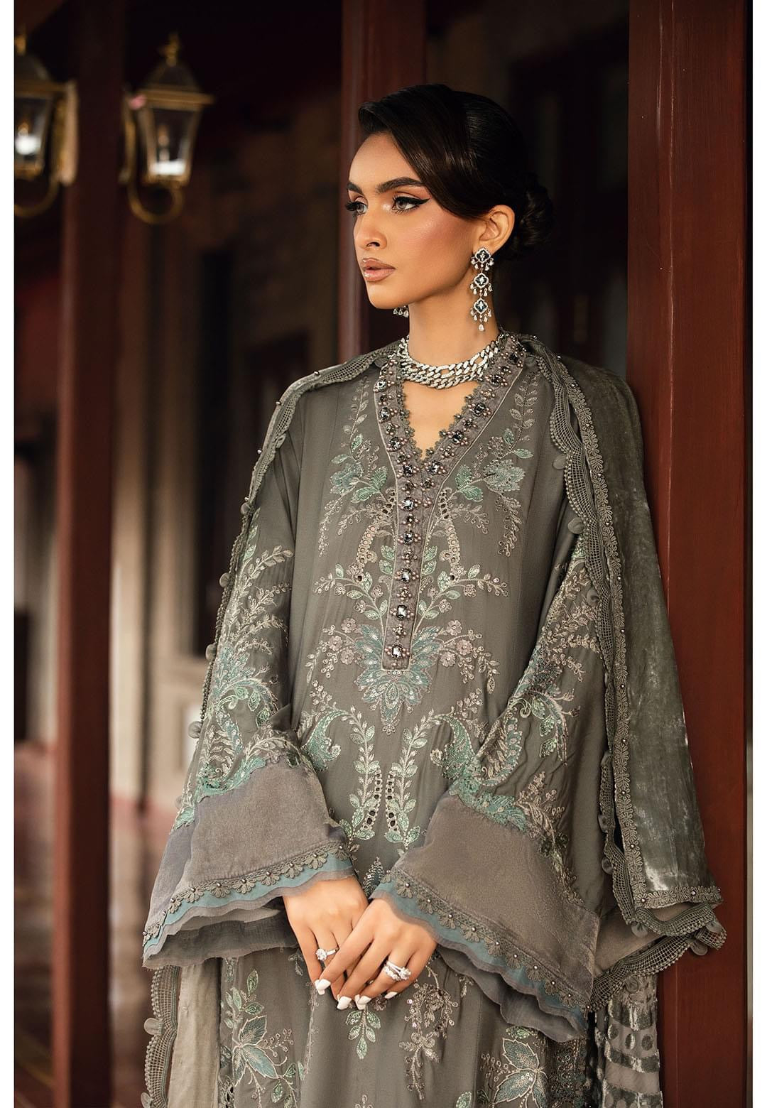 MARIA.B
Unstitched Winter Luxe' 24 |
Code: LN-1209
