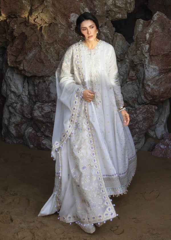 Sadaf Fawad Khan
Noor