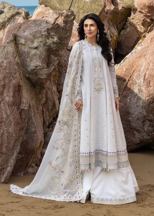Sadaf Fawad Khan
Noor