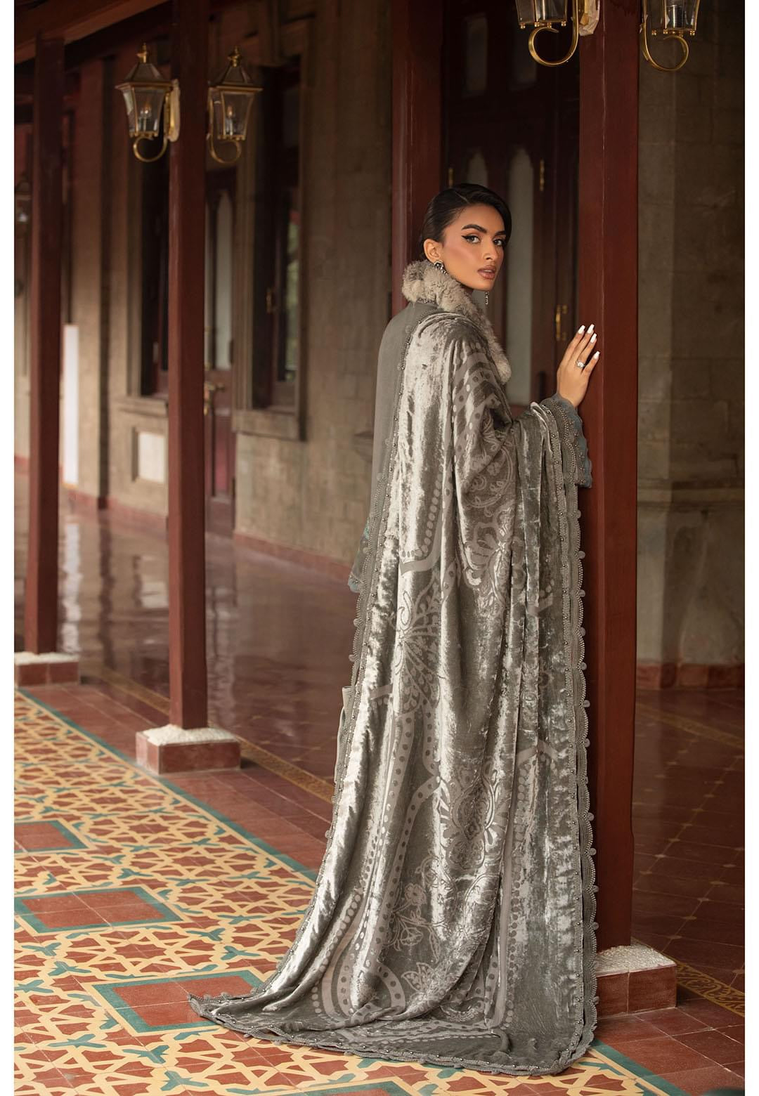 MARIA.B
Unstitched Winter Luxe' 24 |
Code: LN-1209