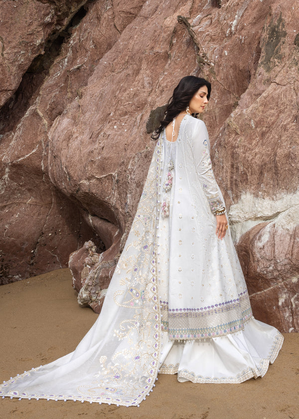 Sadaf Fawad Khan
Noor