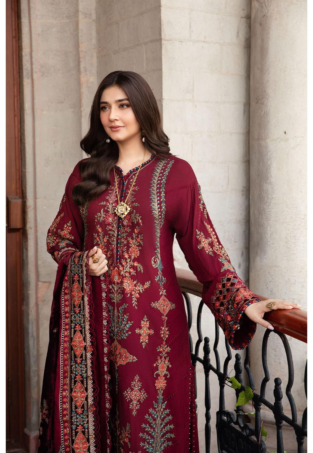 MARIA.B
Unstitched Winter Luxe' 24 |
Code: LN-1210