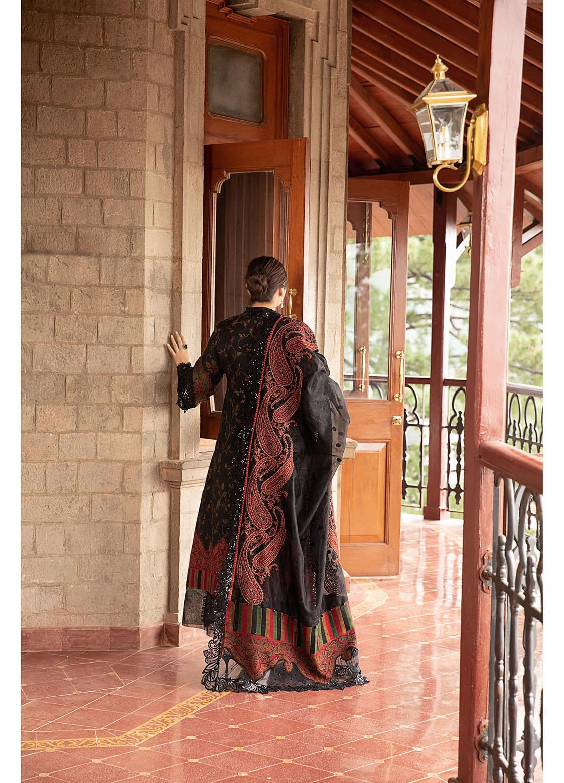 MARIA.B
Unstitched Winter Luxe' 24 |
Code: LN-1204