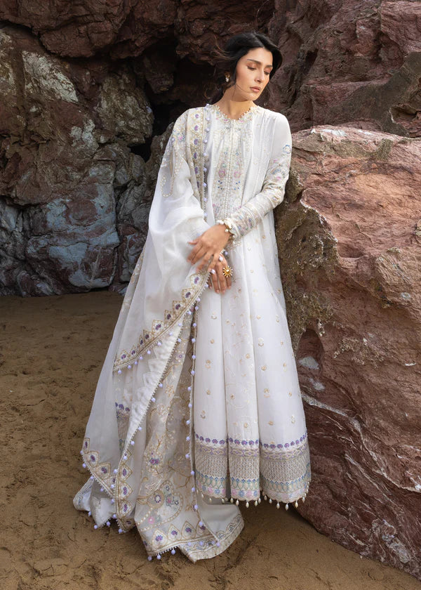 Sadaf Fawad Khan
Noor