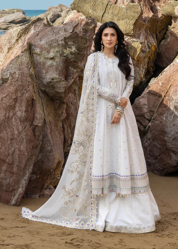Sadaf Fawad Khan
Noor
