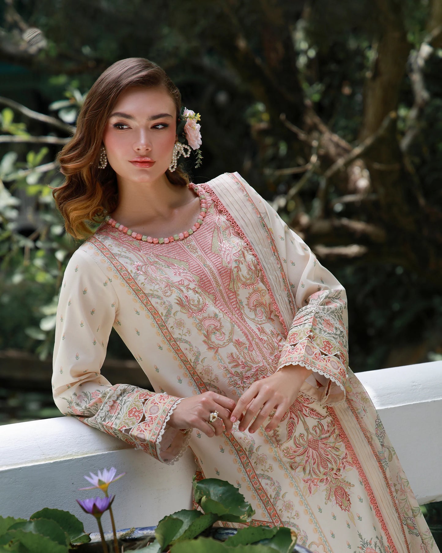 URBANE EMBROIDERED - CAMELLIA
