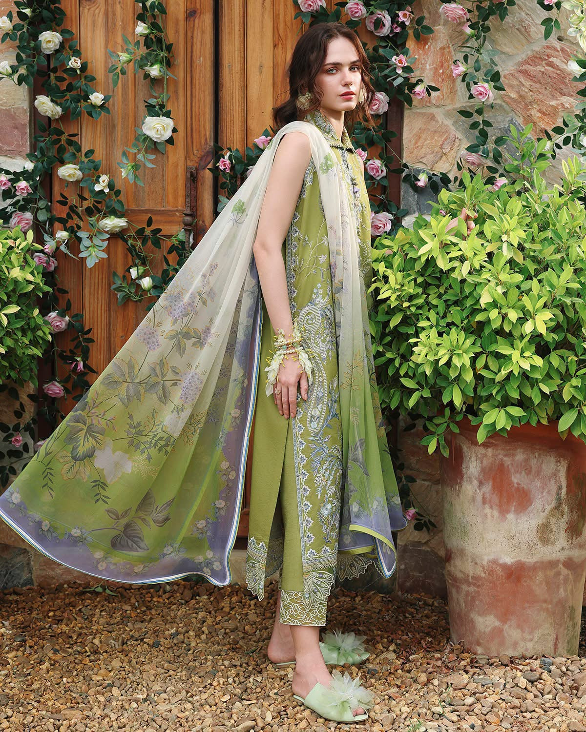 WHISPERING IVY