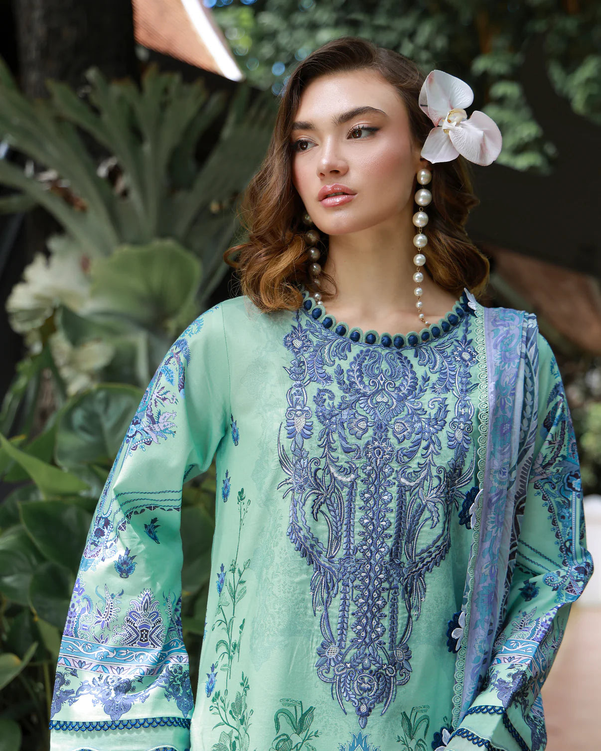 URBANE EMBROIDERED - MONARQUE