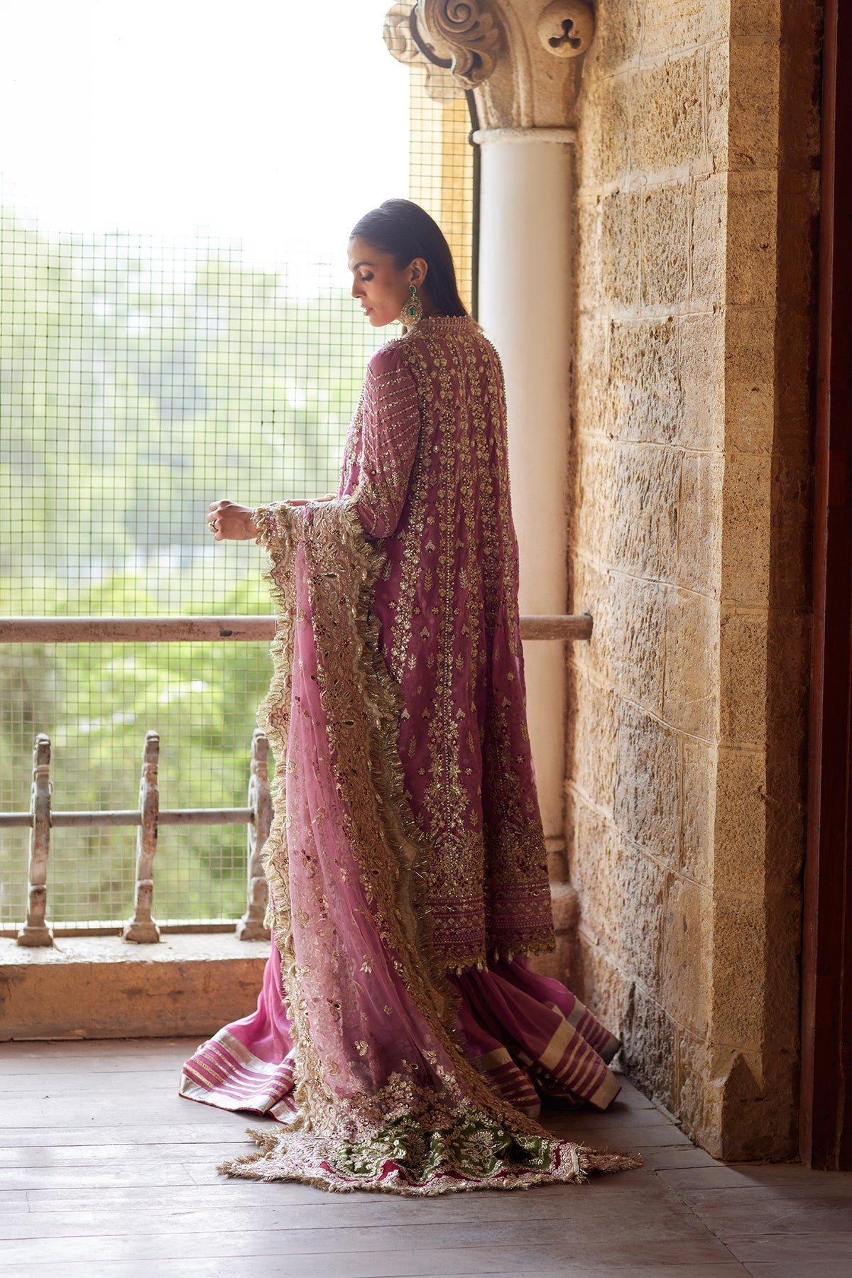 Afrozeh · Riwayat